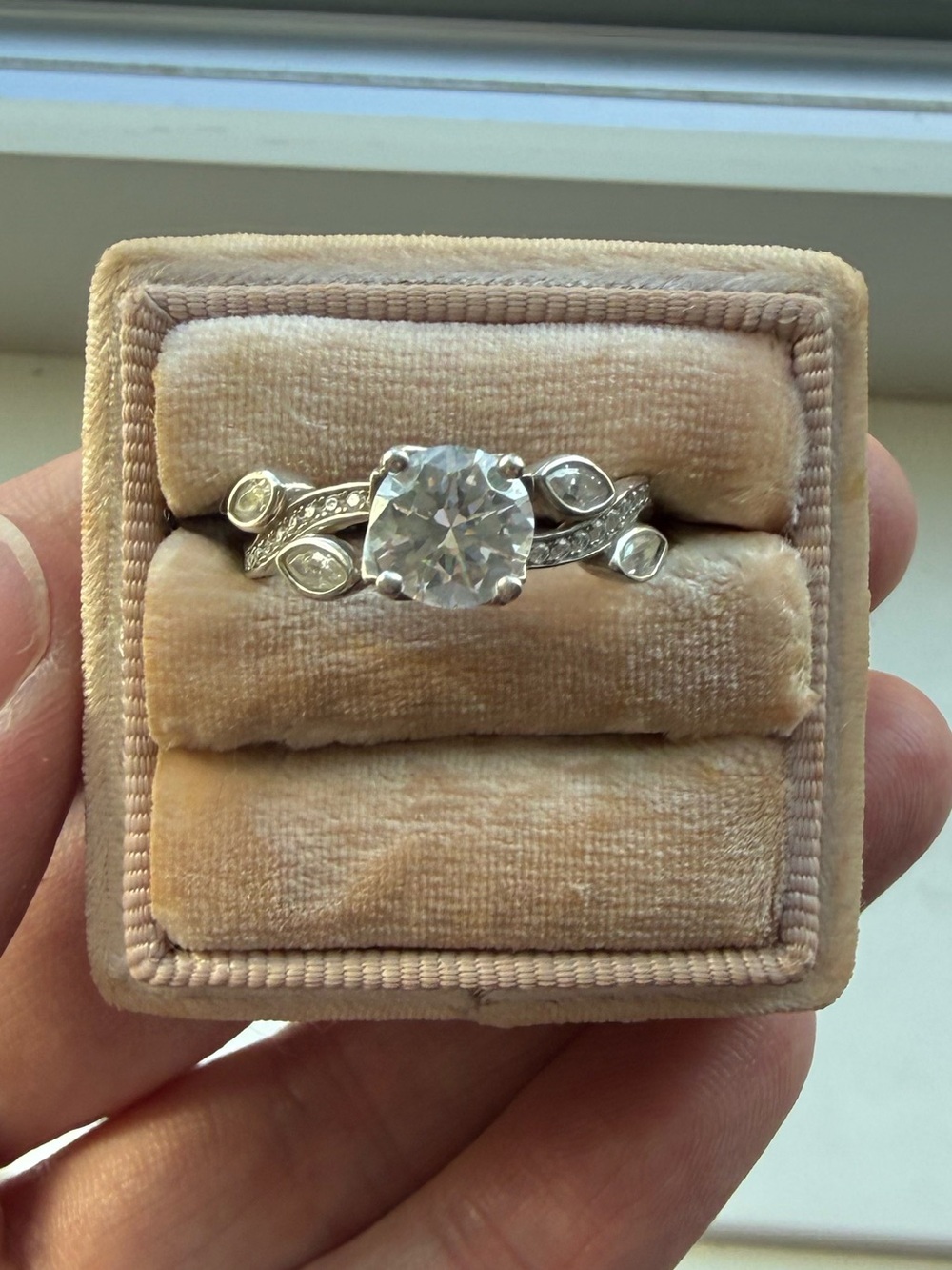 Elegant Silver Solitaire Ring with CZ Stone S925 (6.5)